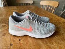 WOMENS NIKE REVOLUTION 4 GREY