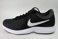 Nike Revolution 4 - Black -